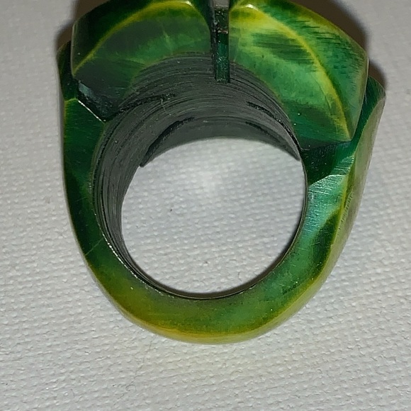 Green Carved Mother of Pearl on Heavy Resin ‘flower child ring” Size 7 - Picture 3 of 8